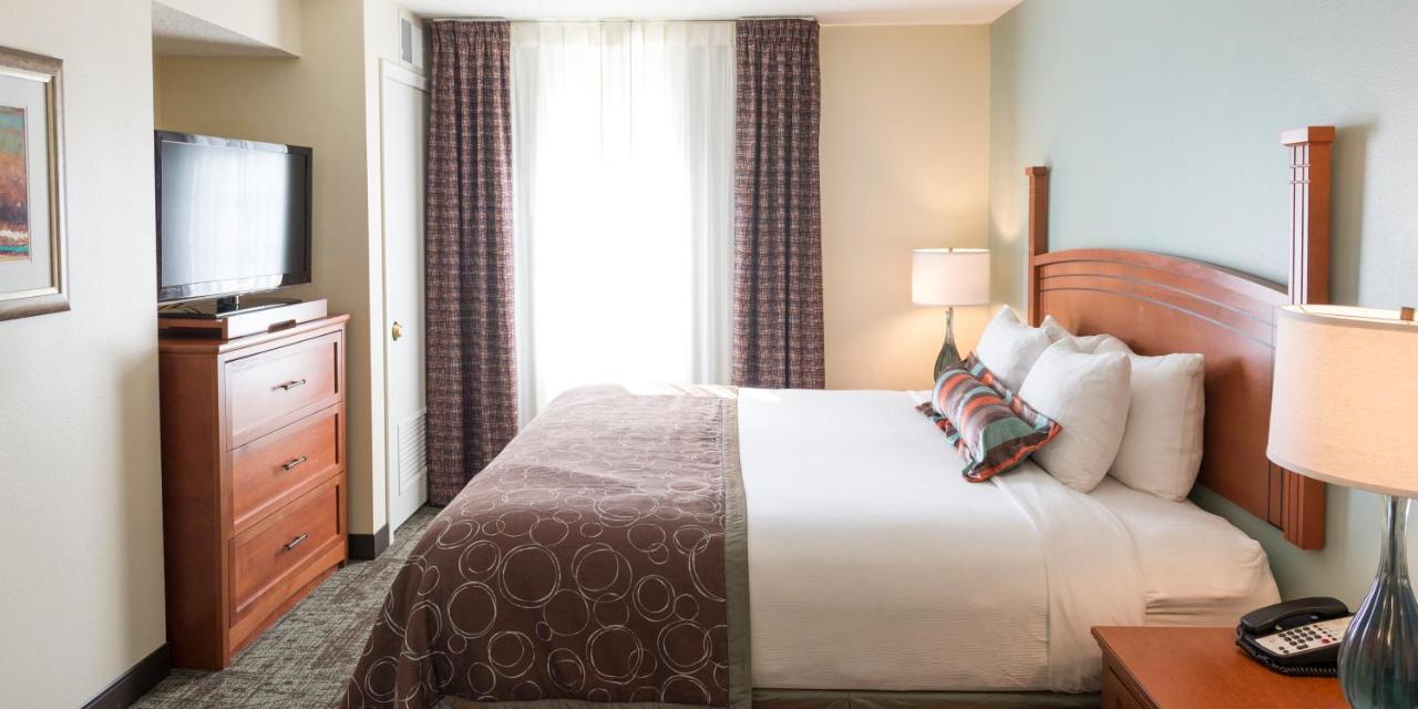One-Bedroom King Suite with Sofa Bed - Non-Smoking at Staybridge Suites Fargo, an IHG Hotel