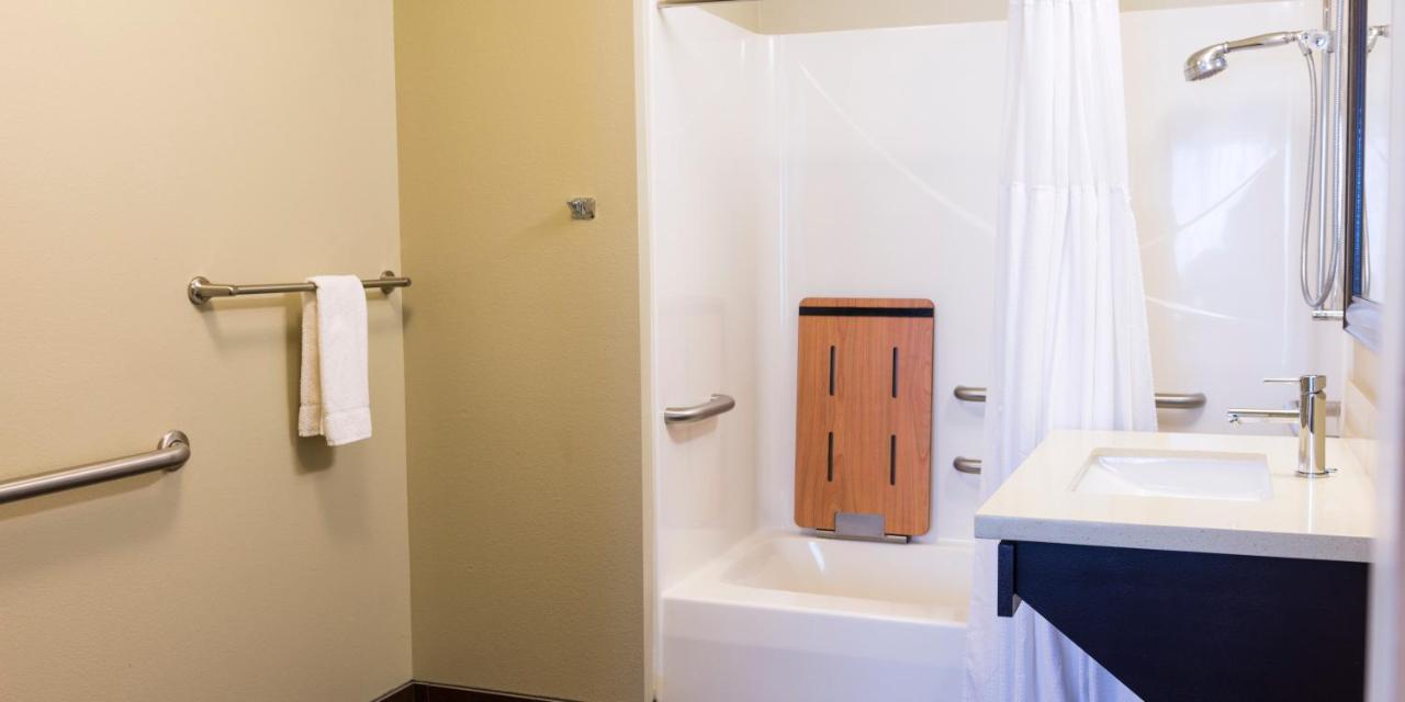 Queen Studio - Disability Access/Non-Smoking at Staybridge Suites Fargo, an IHG Hotel