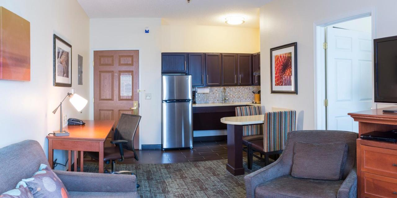 One-Bedroom King Suite with Sofa Bed - Non-Smoking at Staybridge Suites Fargo, an IHG Hotel