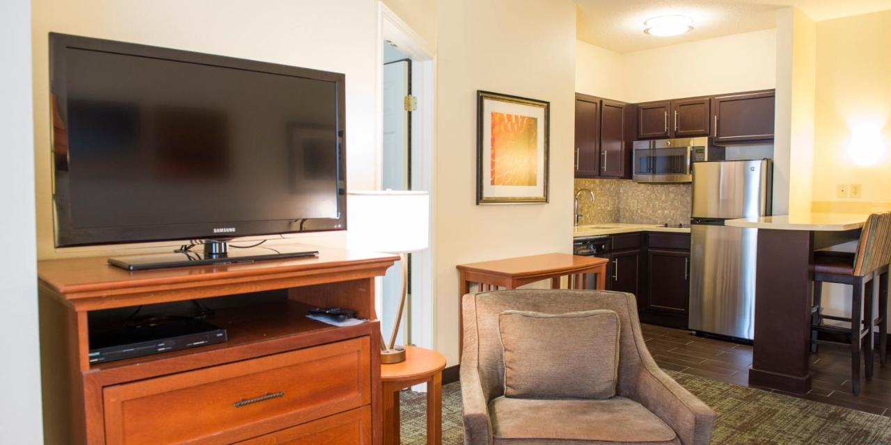 One-Bedroom King Suite with Sofa Bed - Non-Smoking at Staybridge Suites Fargo, an IHG Hotel