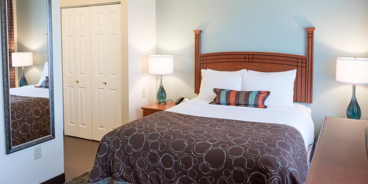 Queen Studio with Sofa Bed - Non-Smoking at Staybridge Suites Fargo, an IHG Hotel