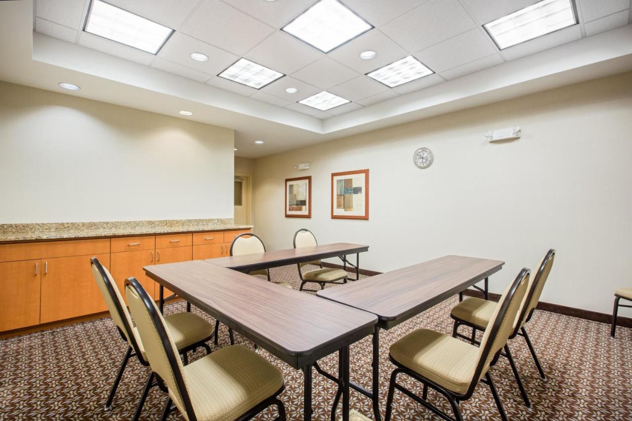 | Candlewood Suites Pittsburgh-Cranberry, an IHG Hotel