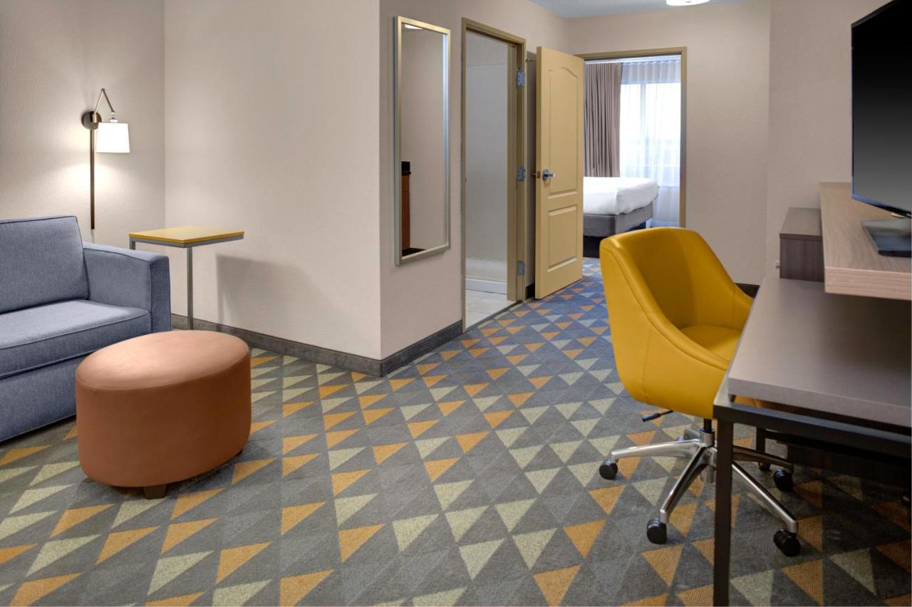 King Suite with Sofa Bed at Holiday Inn Hotel & Suites Lima by IHG