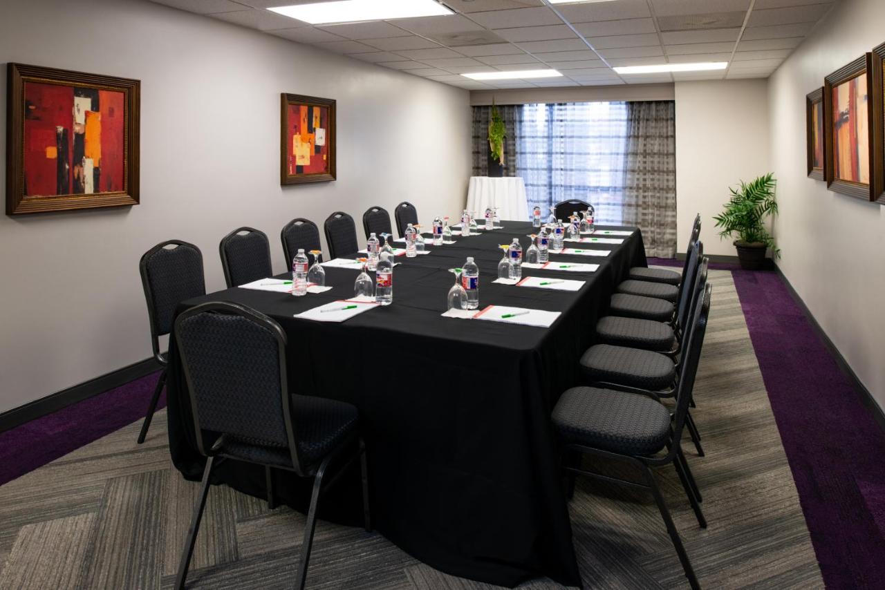 | Holiday Inn Hotel and Suites Beaumont-Plaza I-10 & Walden, an IHG Hotel