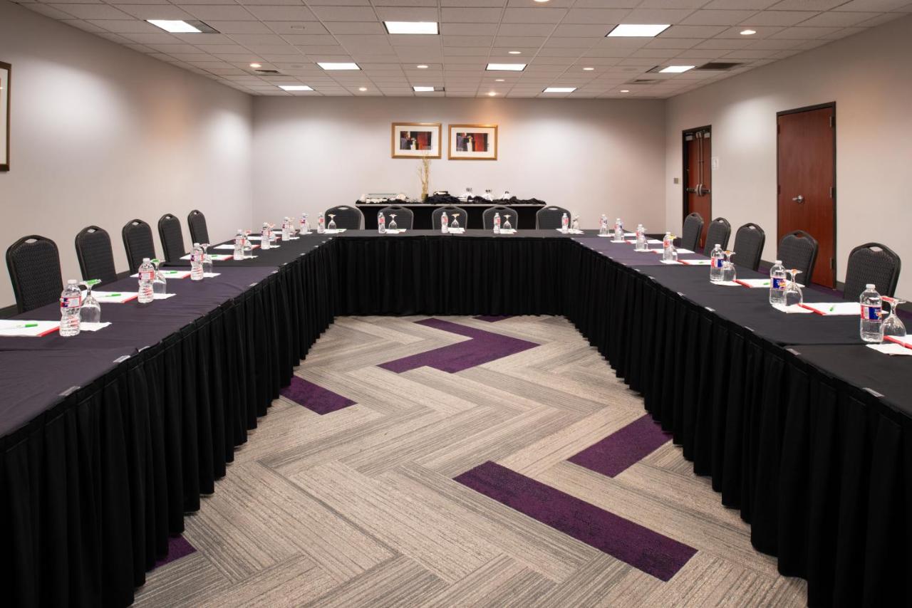 | Holiday Inn Hotel and Suites Beaumont-Plaza I-10 & Walden, an IHG Hotel