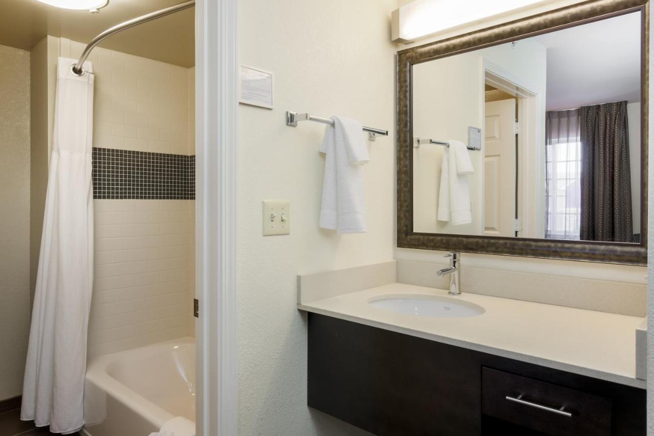 | Staybridge Suites-Philadelphia/Mount Laurel, an IHG Hotel