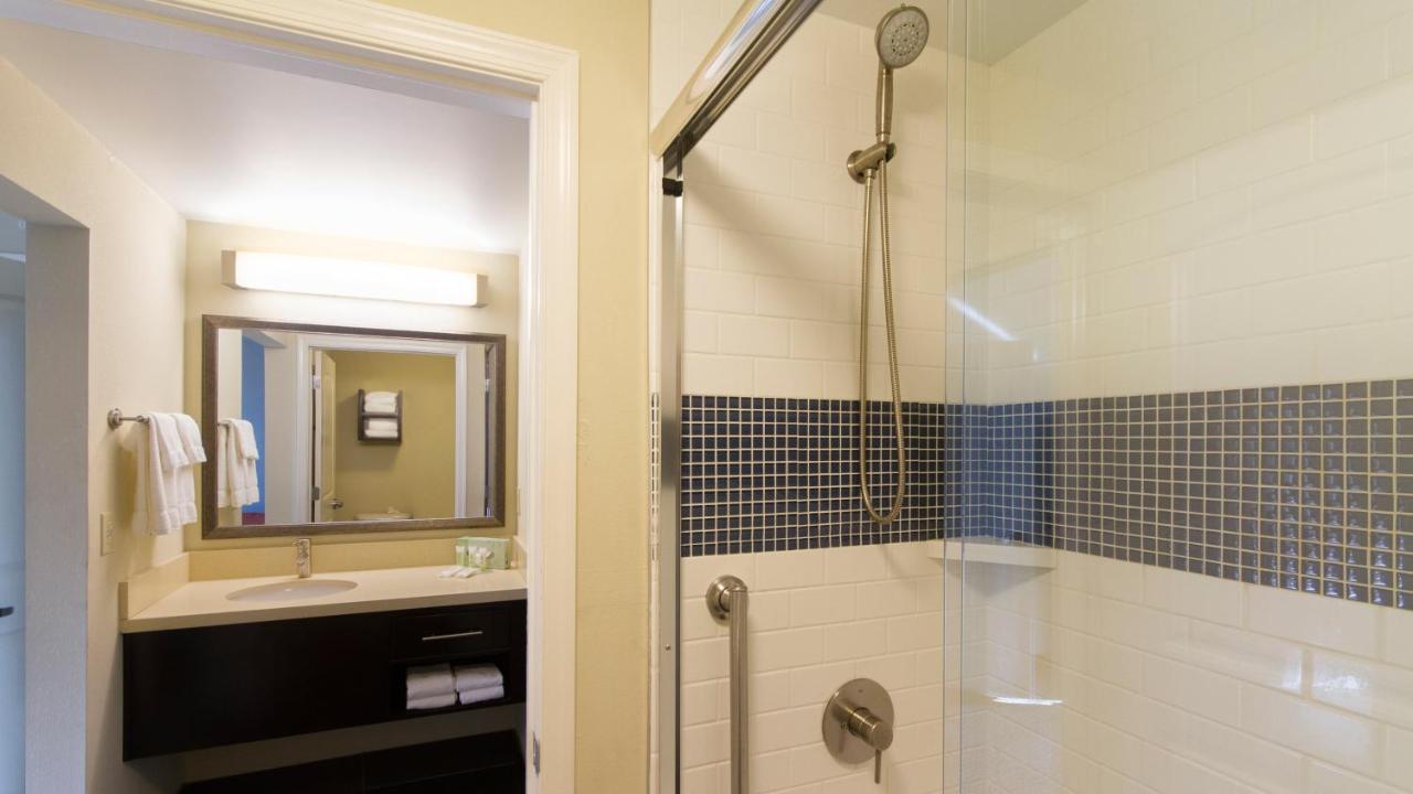 | Staybridge Suites Buffalo-Amherst, an IHG Hotel