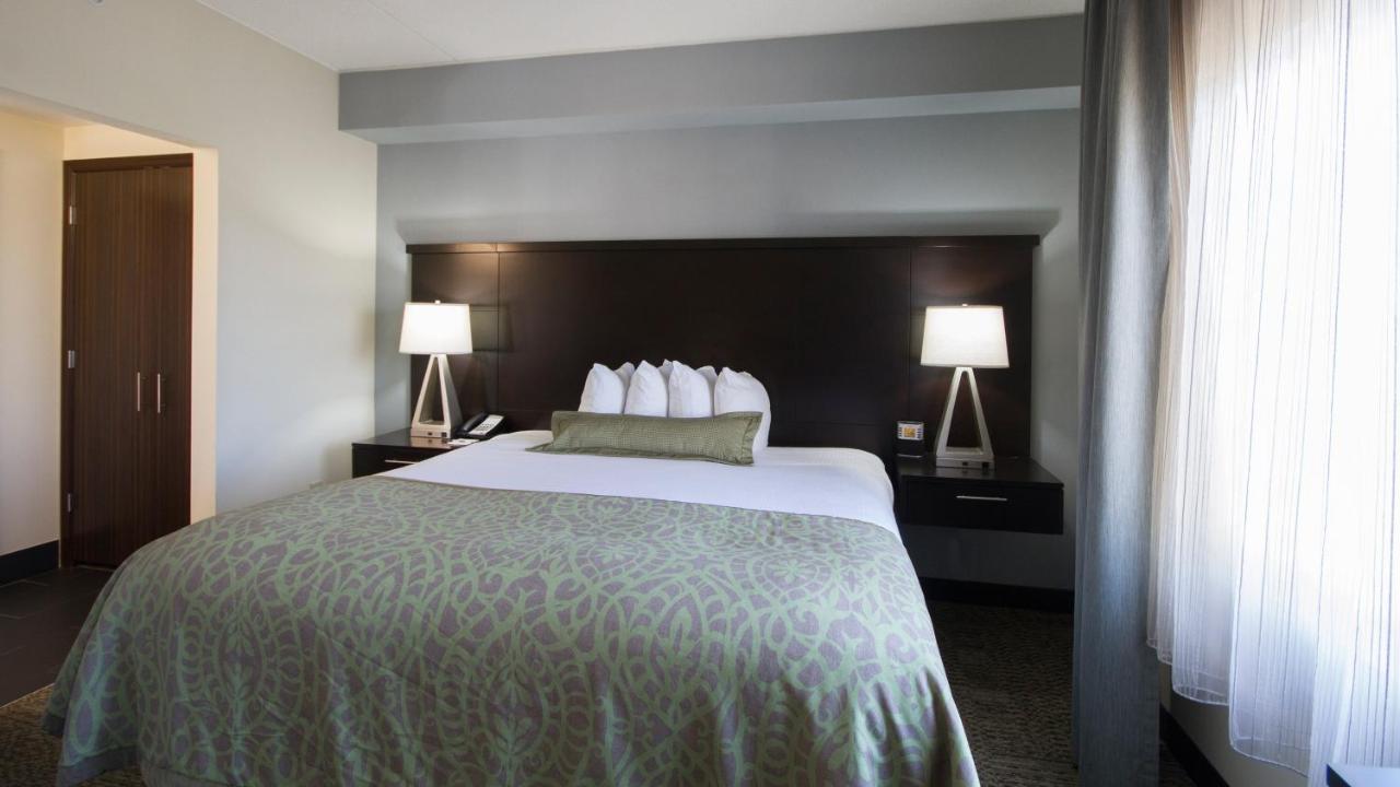 | Staybridge Suites Buffalo-Amherst, an IHG Hotel