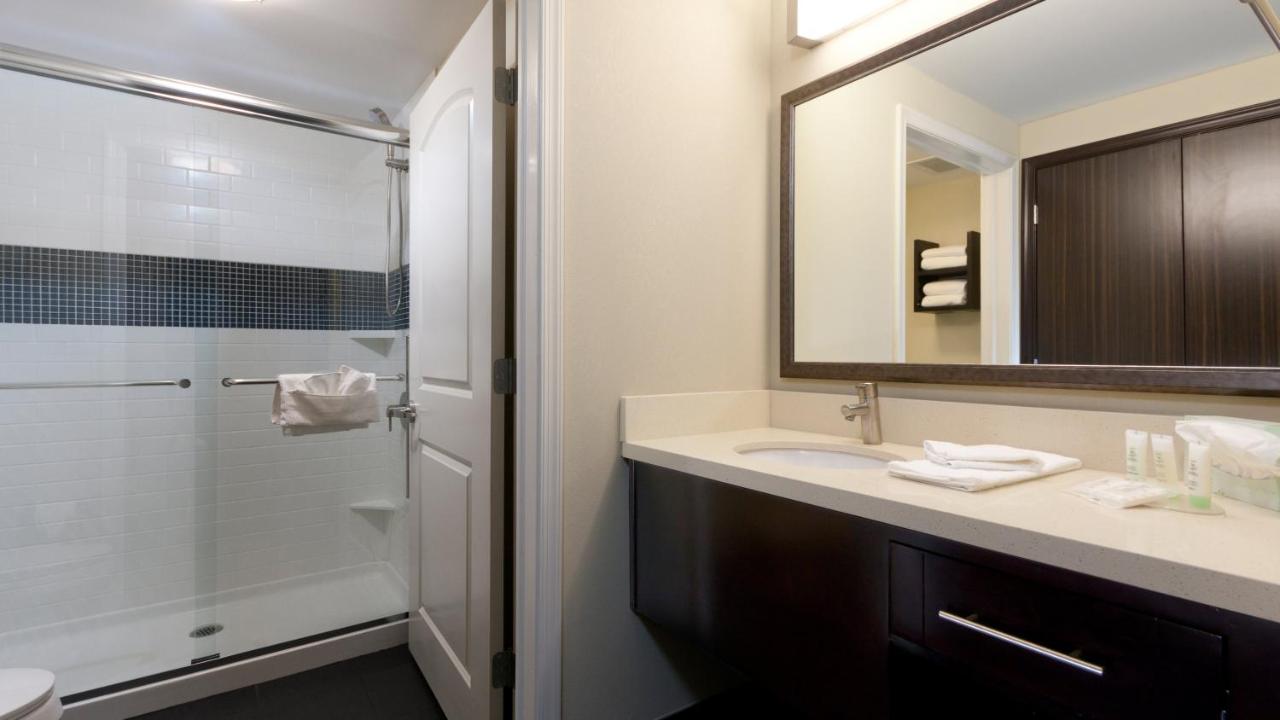 | Staybridge Suites Buffalo-Amherst, an IHG Hotel