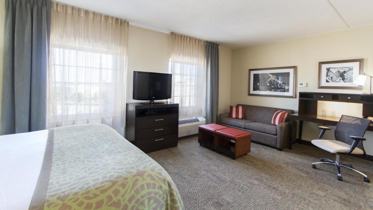 | Staybridge Suites Buffalo-Amherst, an IHG Hotel