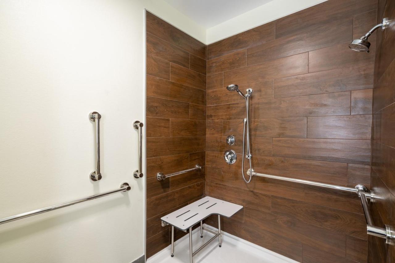 One-Bedroom King Room with Roll-in Shower - Hearing Accessible - Non-Smoking at Candlewood Suites Nashville - Franklin, an IHG Hotel