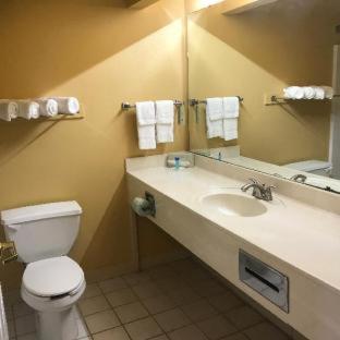Room #491918014 at Hotel Pensacola