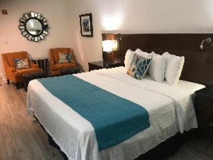 Room #491918015 at Hotel Pensacola