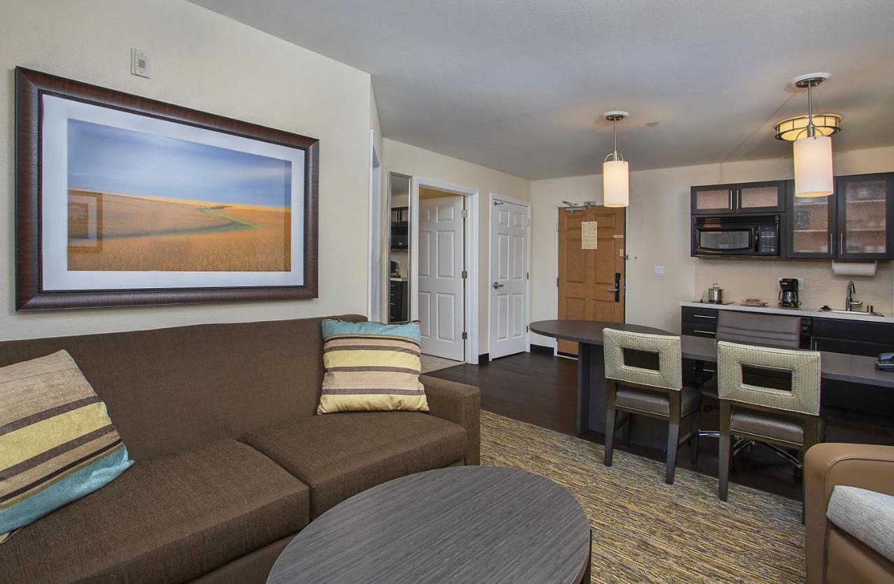 One-Bedroom Queen Suite - Non-Smoking at Candlewood Suites Bowling Green, an IHG Hotel