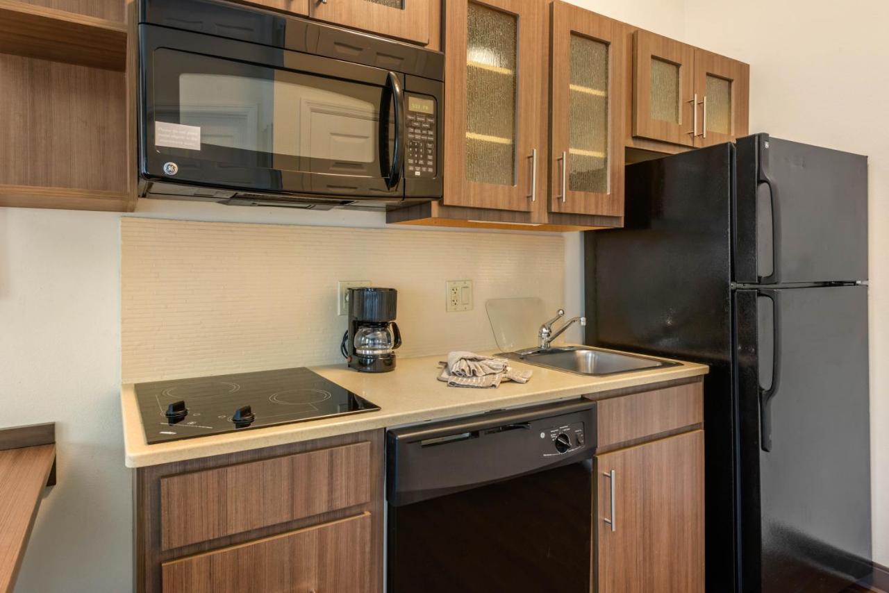 | Candlewood Suites Fort Myers/Sanibel Gateway, an IHG Hotel
