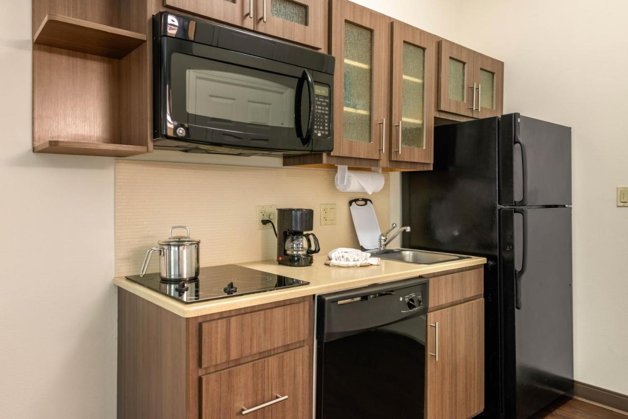 | Candlewood Suites Fort Myers/Sanibel Gateway, an IHG Hotel