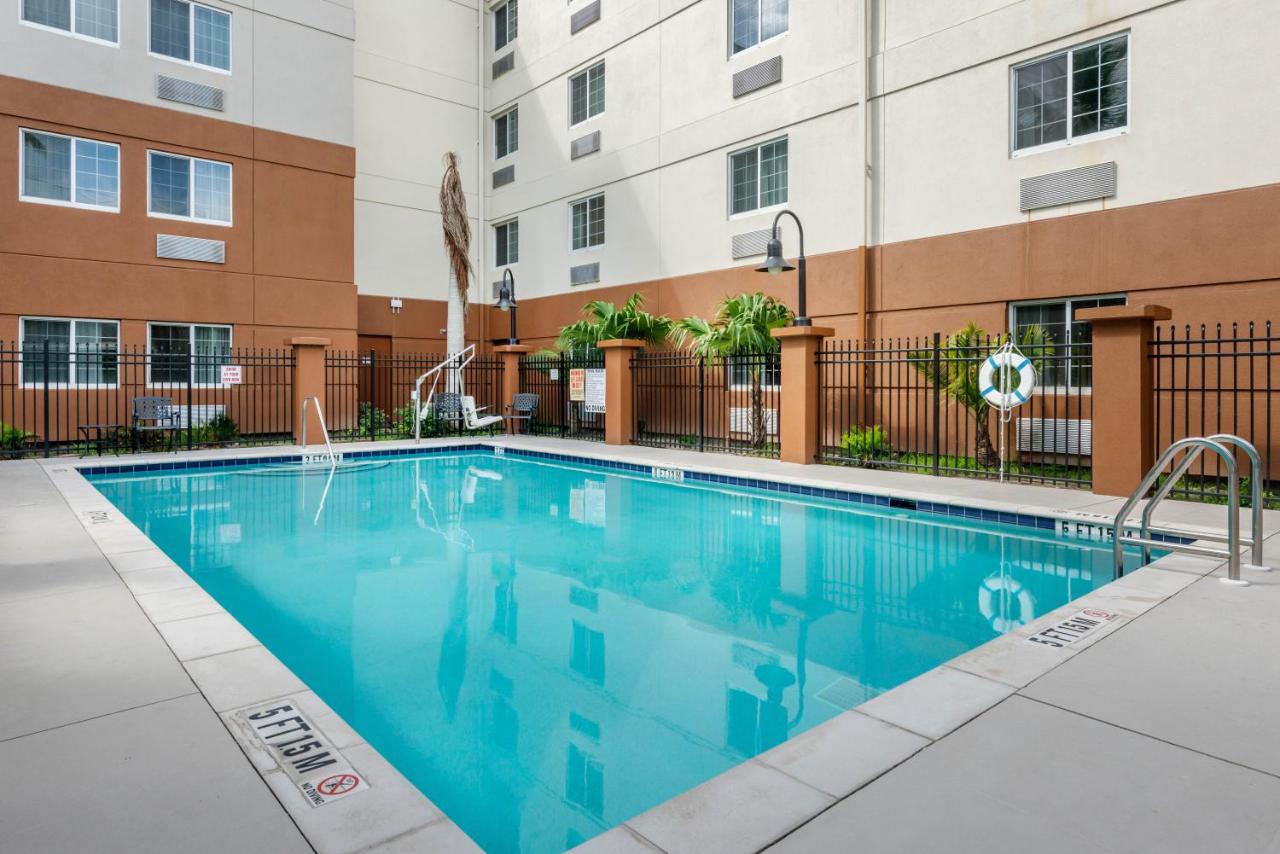 | Candlewood Suites Fort Myers/Sanibel Gateway, an IHG Hotel
