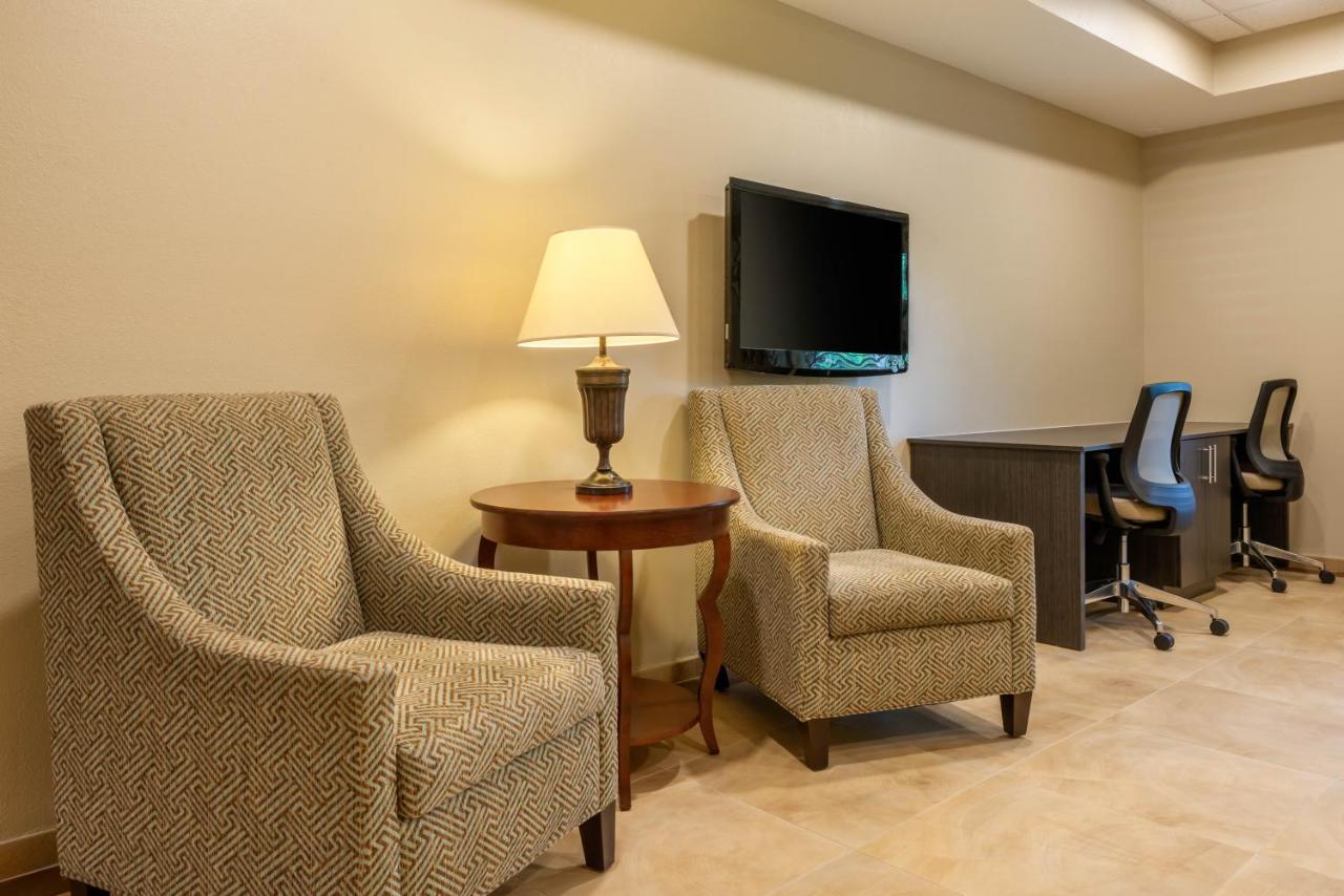 | Candlewood Suites Fort Myers/Sanibel Gateway, an IHG Hotel