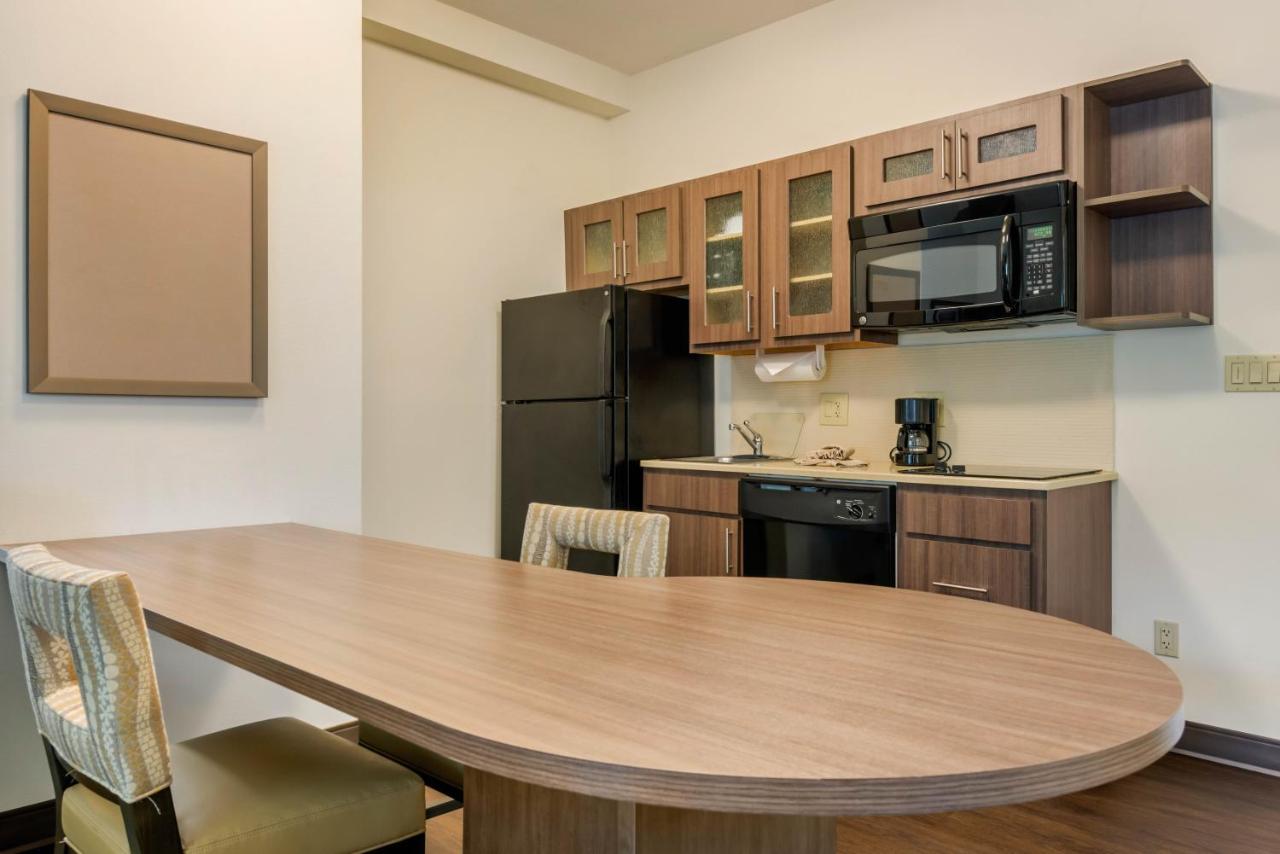 | Candlewood Suites Fort Myers/Sanibel Gateway, an IHG Hotel
