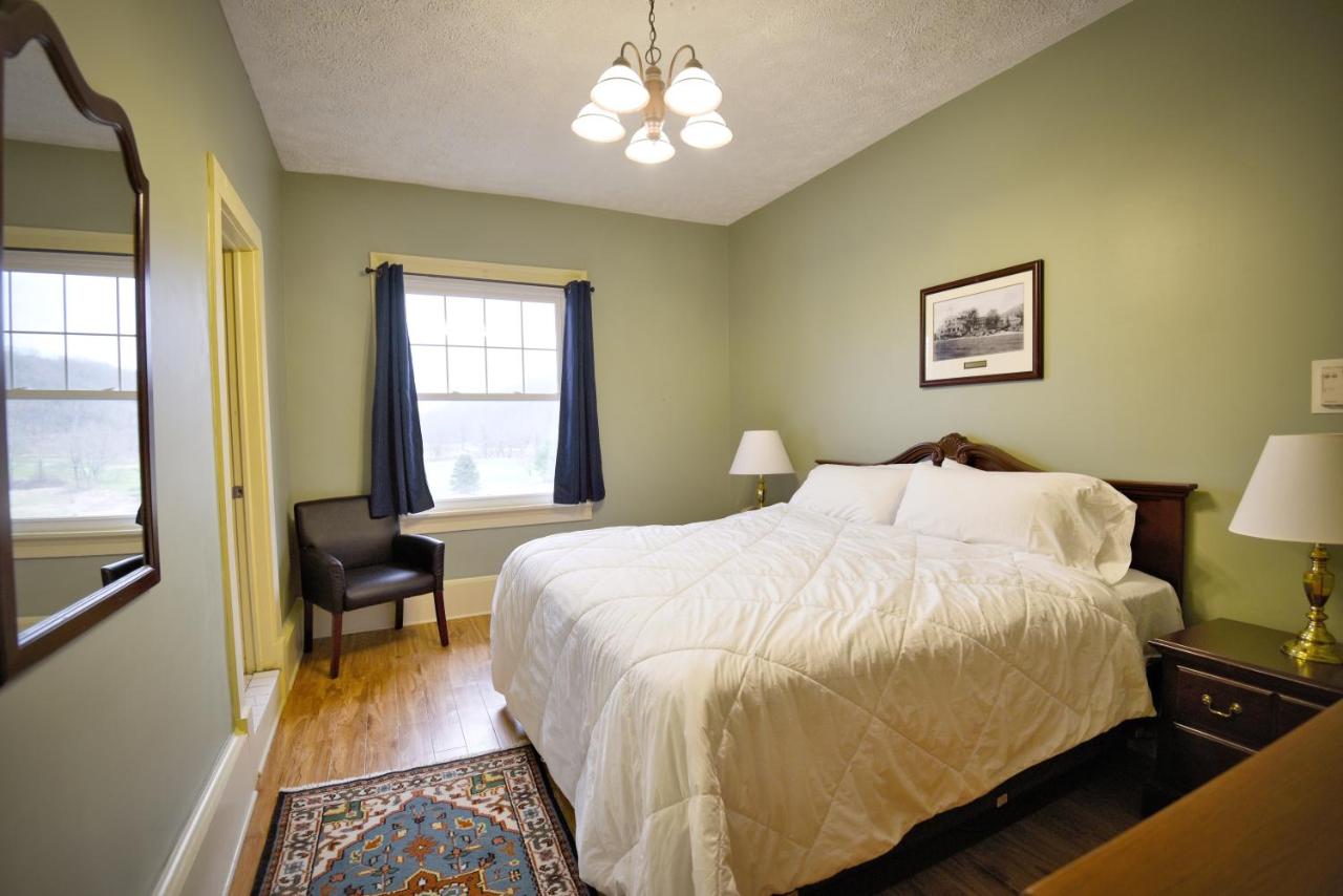 King Room at The Shawnee Inn and Golf Resort