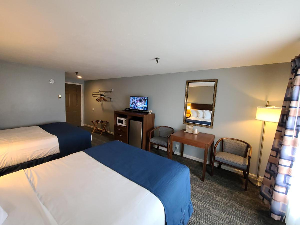 Queen Room with Two Queen Beds - Non-Smoking at Hampton Village Inn