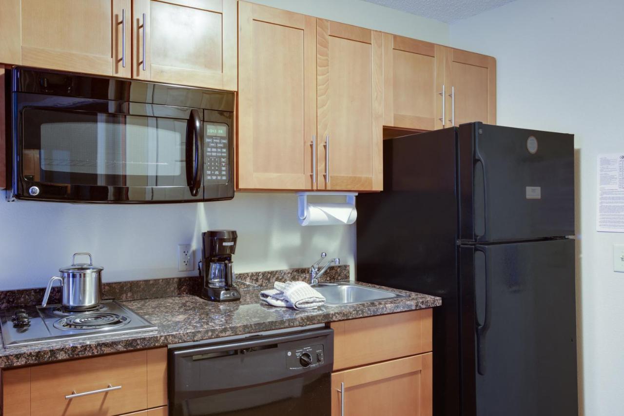 | Candlewood Suites Richmond Airport, an IHG Hotel