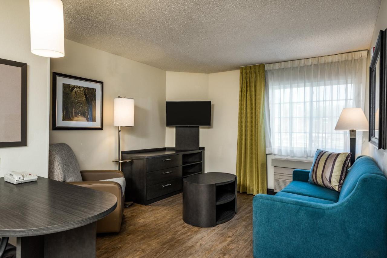 One-Bedroom Queen Suite with Sofa Bed - Non-Smoking/Disability Accessible at Candlewood Suites Glen Allen-Short Pump by IHG