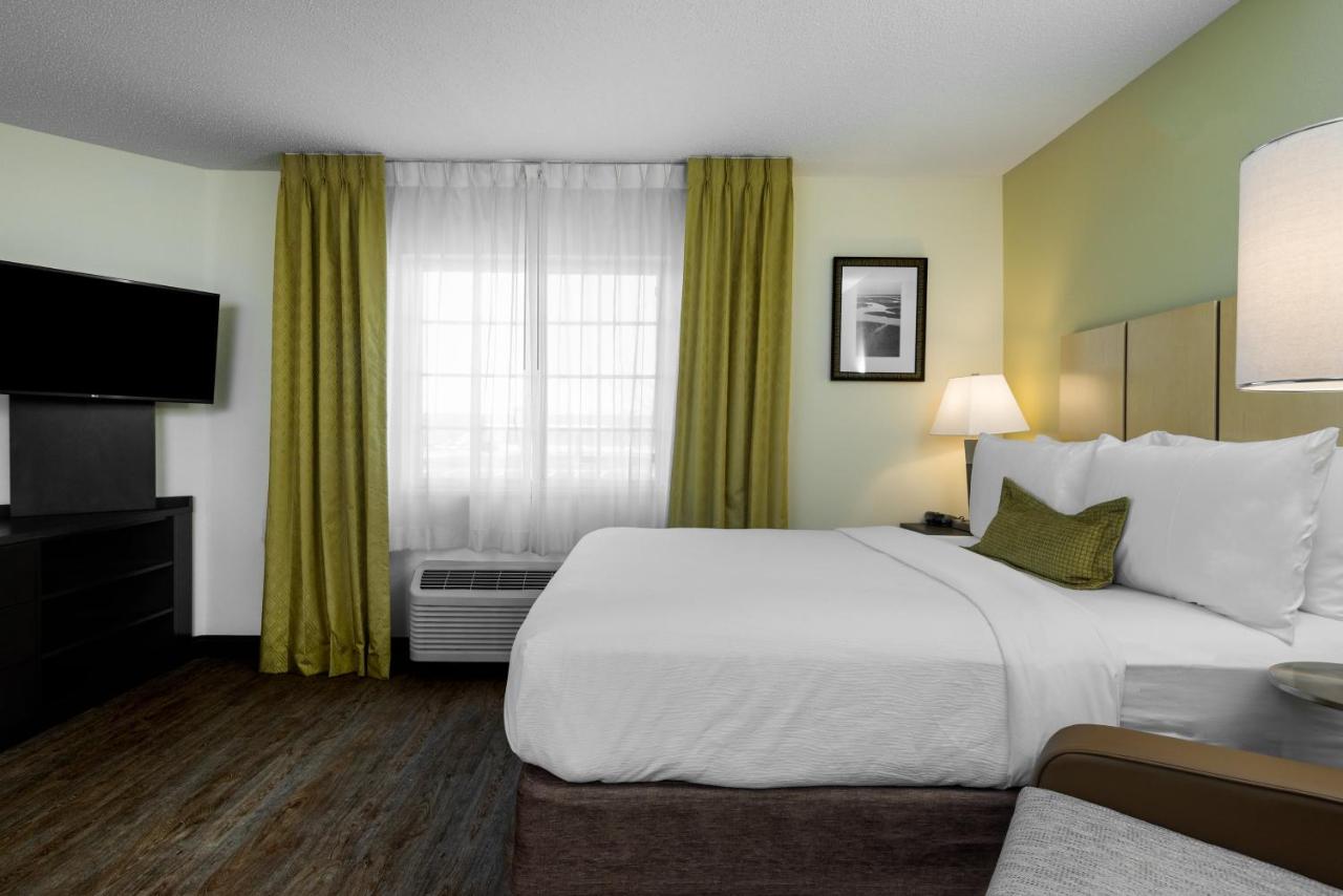 Queen Studio - Non-Smoking at Candlewood Suites Glen Allen-Short Pump by IHG