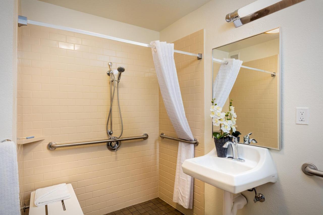  | Candlewood Suites Anaheim - Resort Area, an IHG Hotel