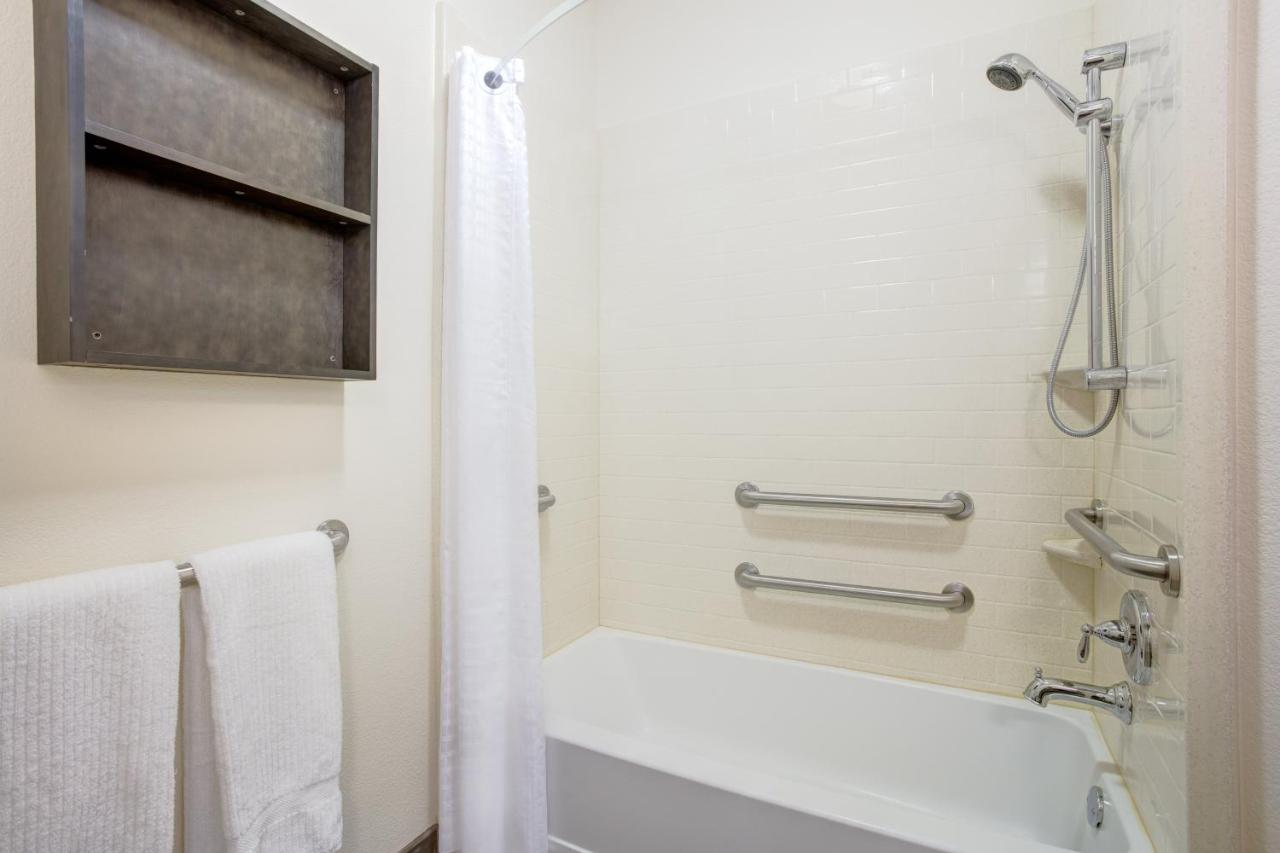 | Candlewood Suites Cut Off - Galliano, an IHG Hotel