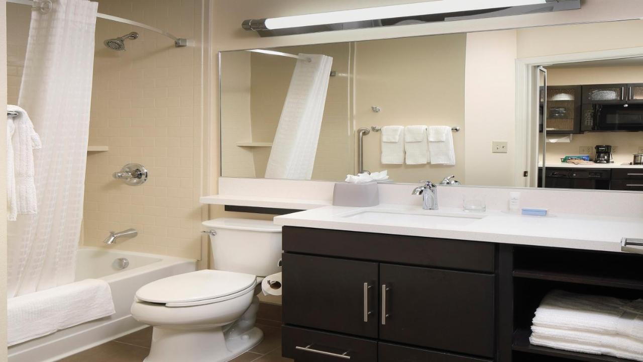 Queen Studio Suite - Disability Acces Roll in Shower/Non-Smoking at Candlewood Suites Newark South - University Area, an IHG Hotel