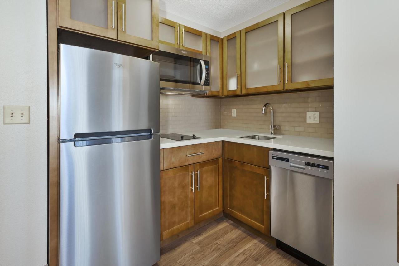 One-Bedroom Queen Suite - Non-Smoking at Staybridge Suites Columbia by IHG