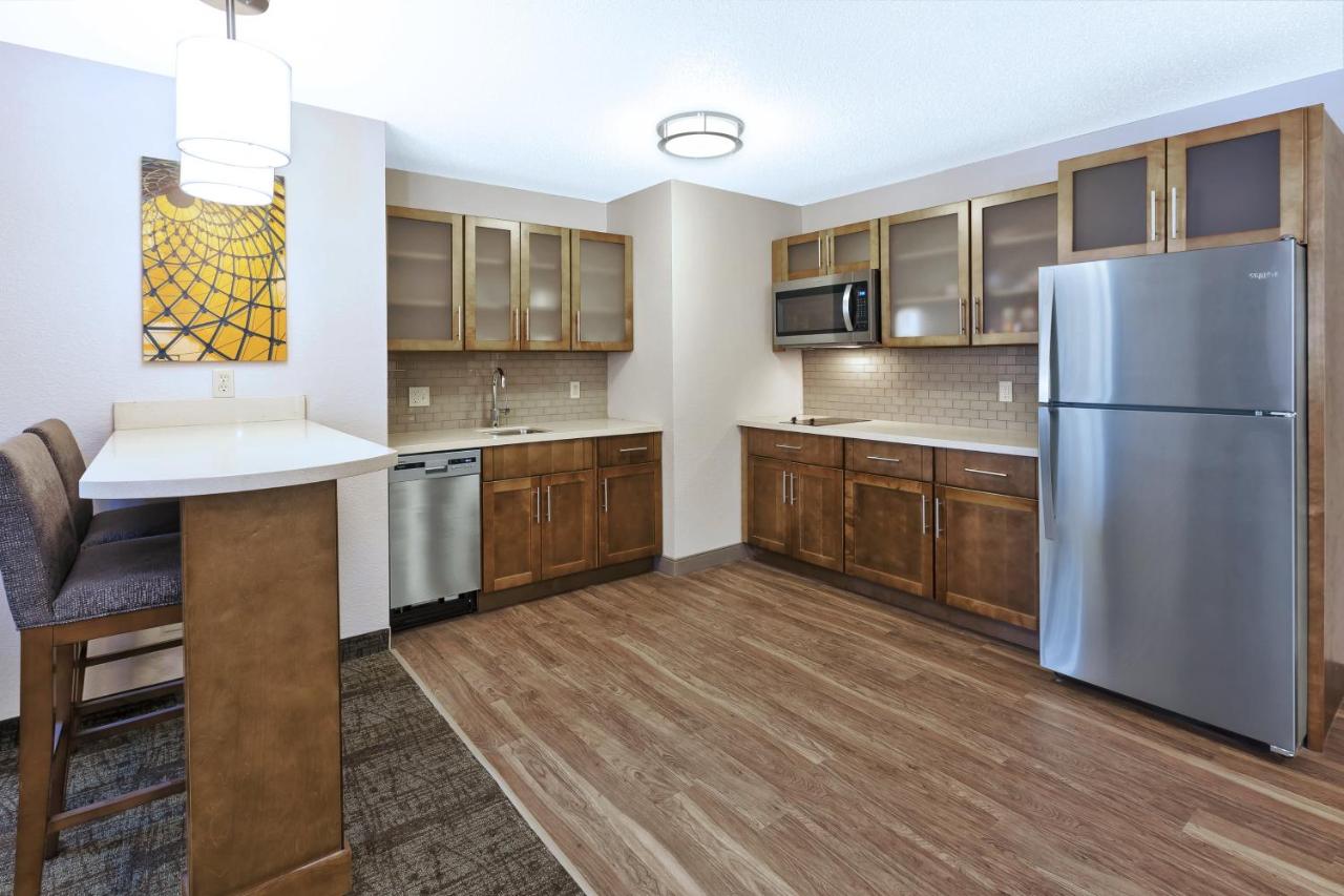 Deluxe One-Bedroom Queen Suite with One Queen Bed with Fireplace at Staybridge Suites Columbia by IHG