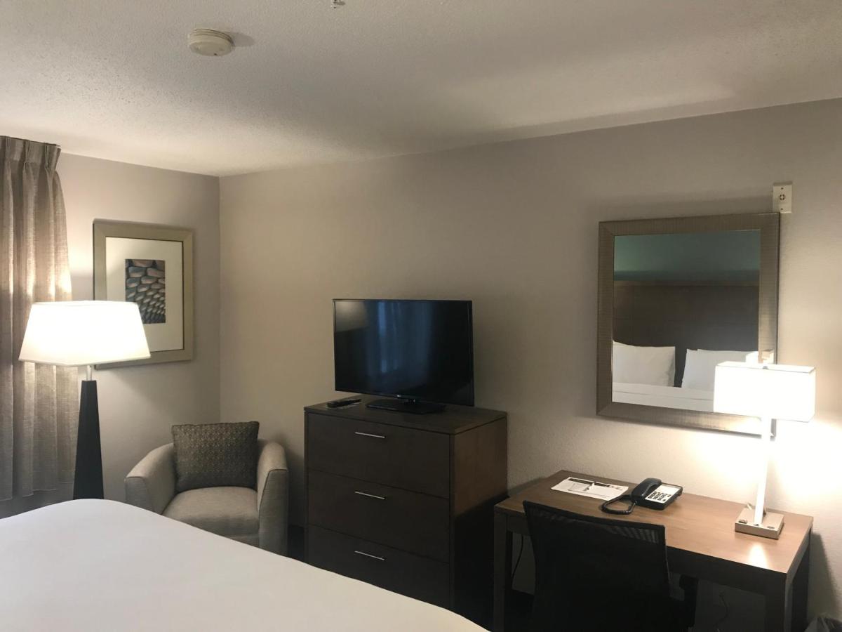 King Room with Kitchenette at Staybridge Suites Columbia by IHG