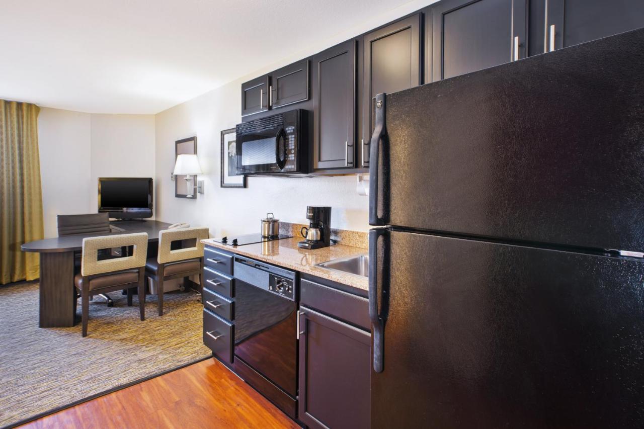 One-Bedroom Queen Suite at Candlewood Suites Indianapolis Airport, an IHG Hotel
