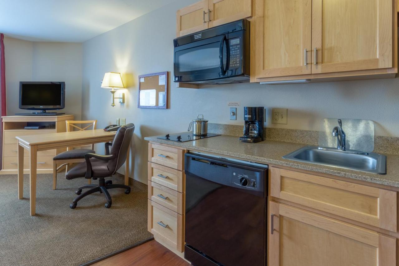 Queen Studio at Candlewood Suites Minot by IHG