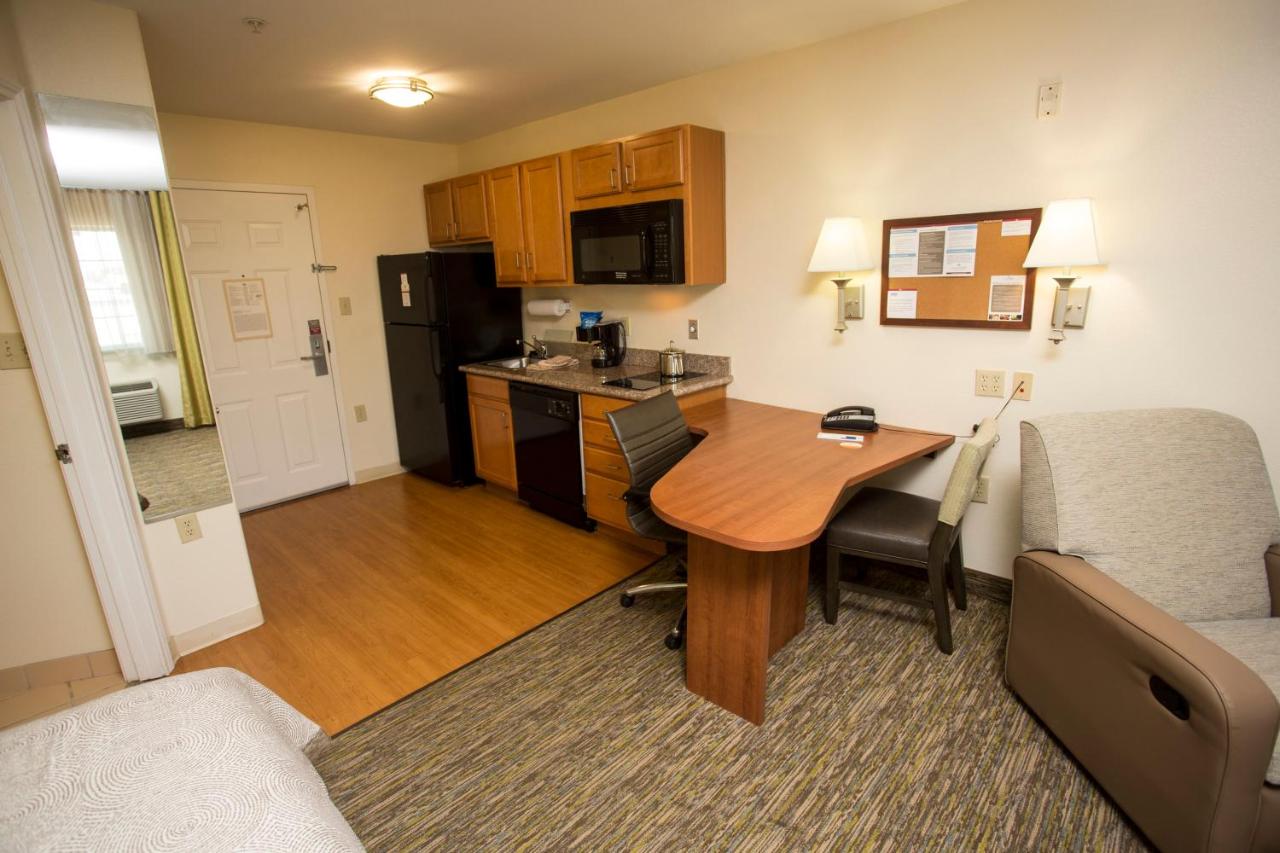 Queen Studio at Candlewood Suites Port Arthur/Nederland, an IHG Hotel