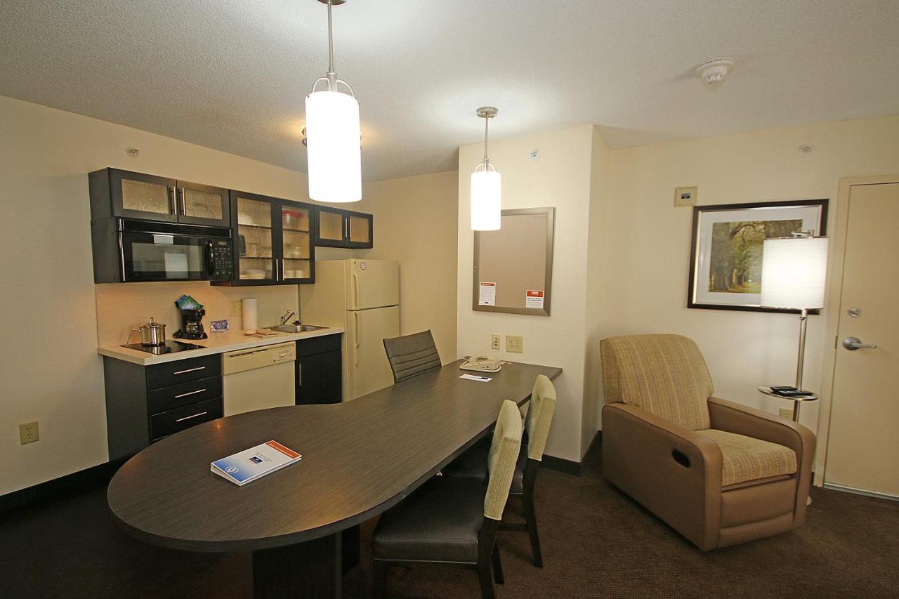 | Candlewood Suites Newport News-Yorktown, an IHG Hotel