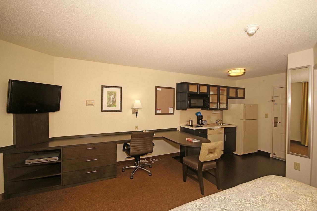 | Candlewood Suites Newport News-Yorktown, an IHG Hotel