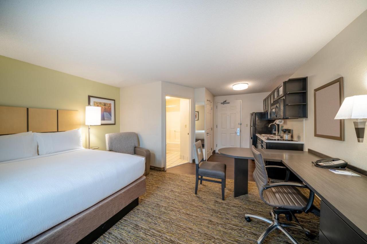 Queen Studio - Non-Smoking at Candlewood Suites Herndon by IHG