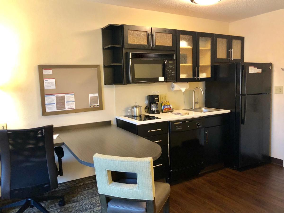 Queen Studio - Non-Smoking at Candlewood Suites Herndon by IHG