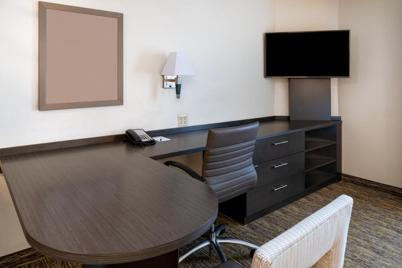 Queen Studio - Non-Smoking at Candlewood Suites Herndon by IHG