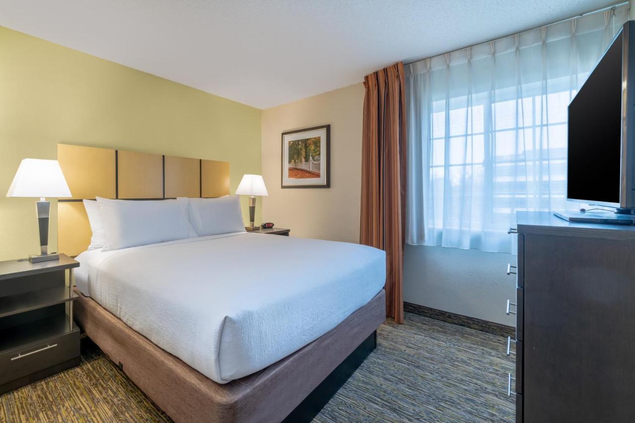 One-Bedroom Queen Suite - Non-Smoking at Candlewood Suites Herndon by IHG