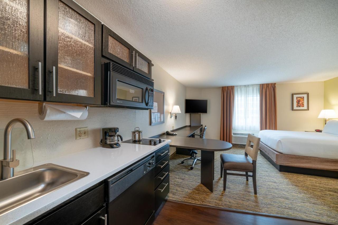 Queen Studio - Non-Smoking at Candlewood Suites Herndon by IHG