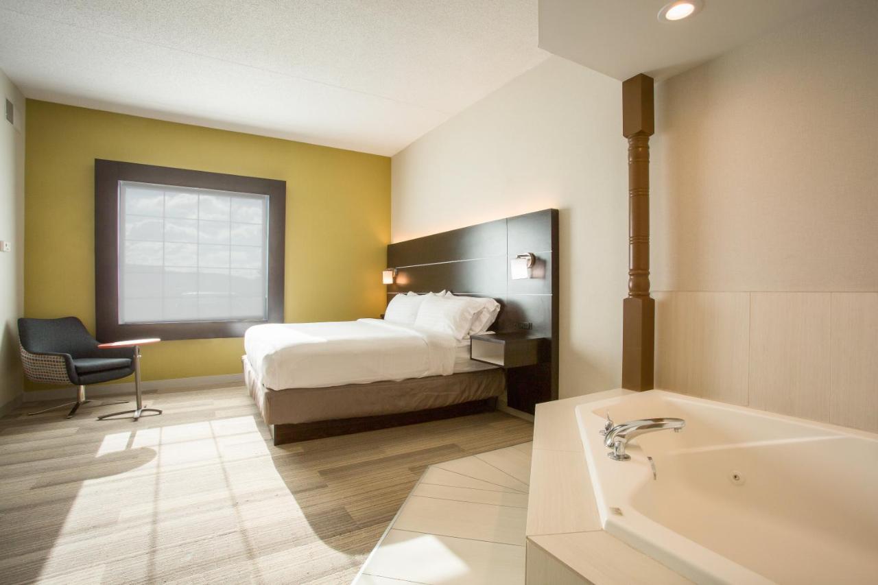 King Suite with Jacuzzi - Non-Smoking at Holiday Inn Express & Suites Reading by IHG
