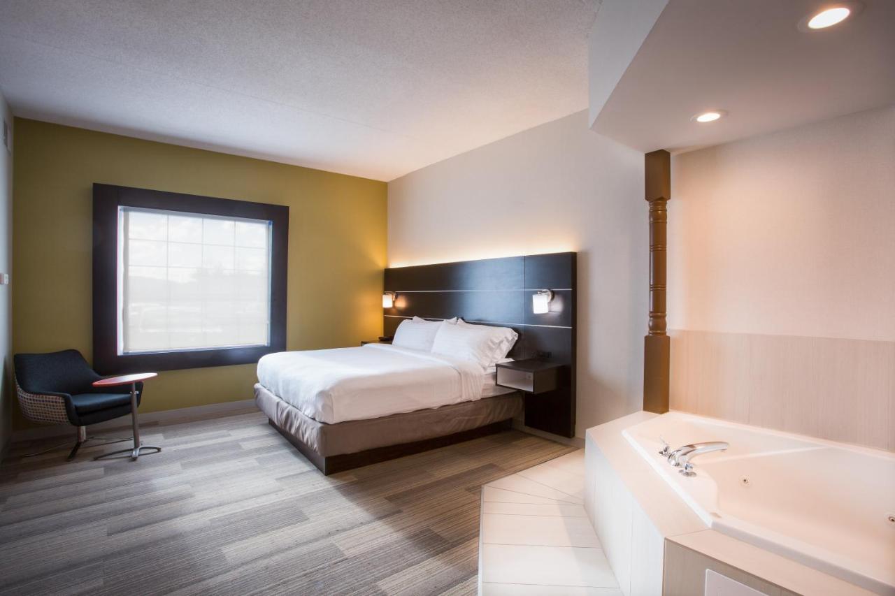 King Suite with Jacuzzi - Non-Smoking at Holiday Inn Express & Suites Reading by IHG
