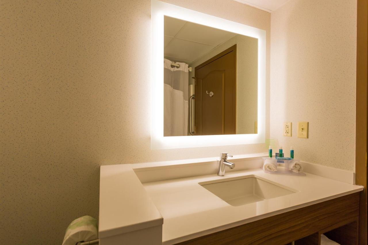 Room Selected at Check-In at Holiday Inn Express & Suites Reading by IHG