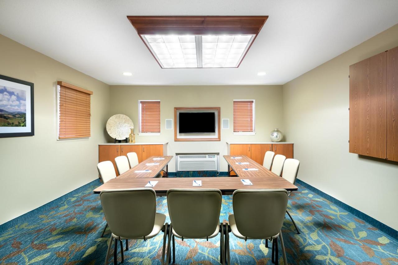 | Candlewood Suites Sterling, an IHG Hotel