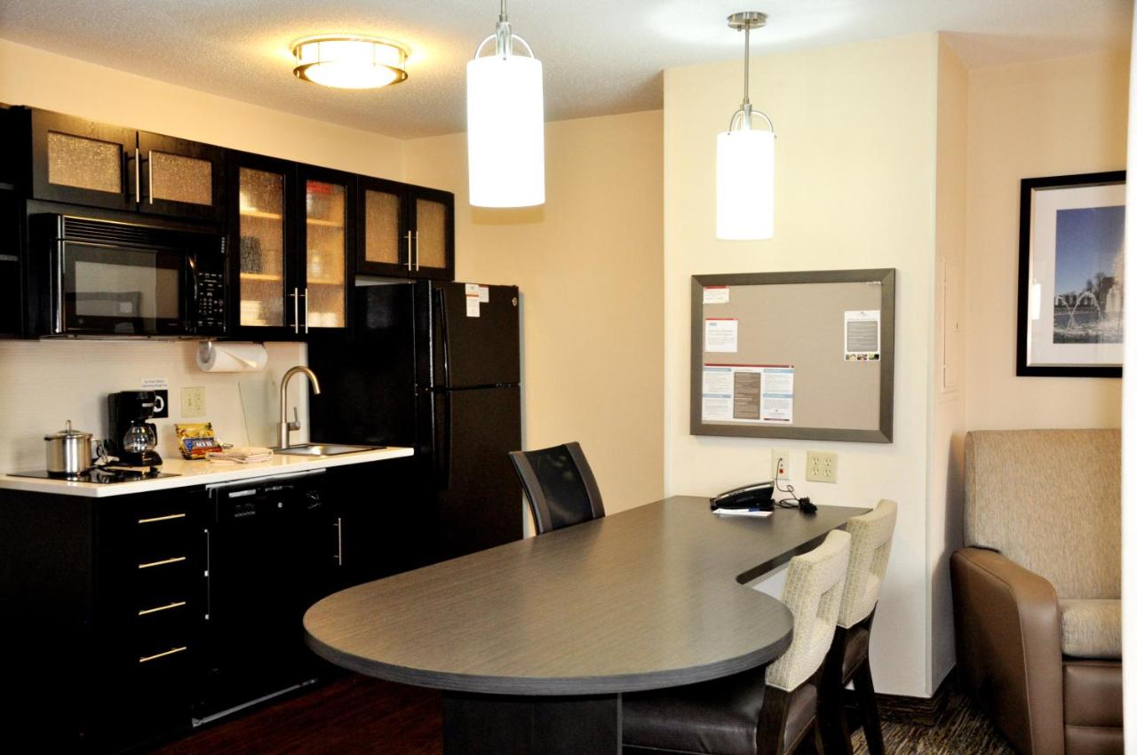 | Candlewood Suites Sterling, an IHG Hotel