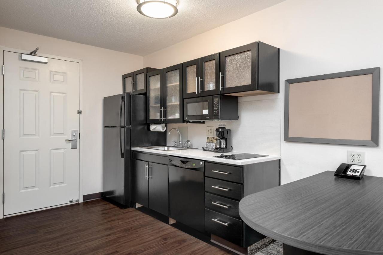 | Candlewood Suites Sterling, an IHG Hotel